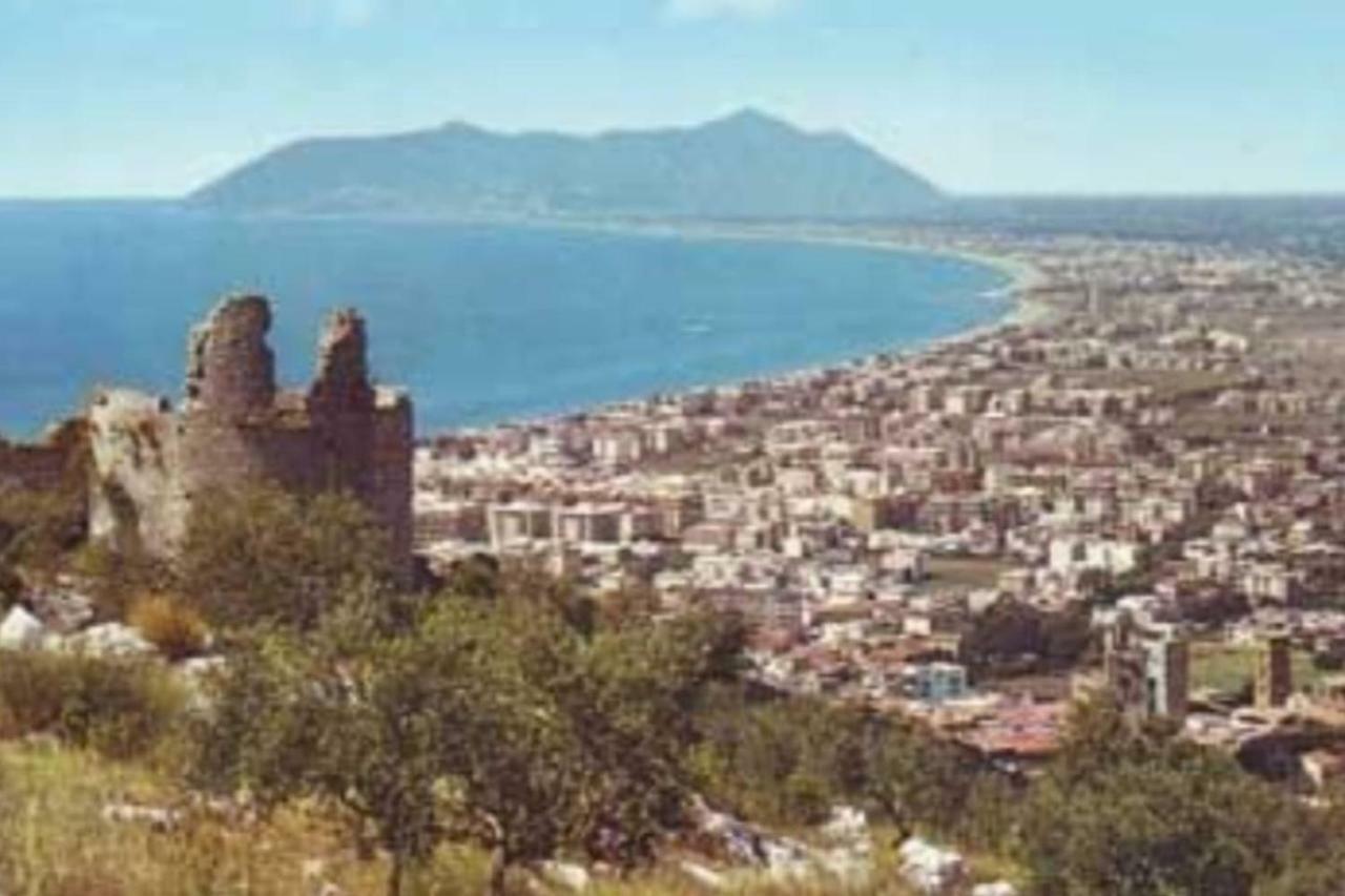 Art Deco City Center Near The Beach! Terracina Buitenkant foto