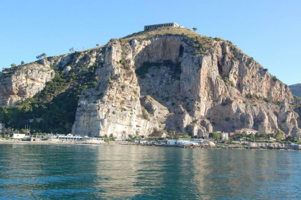 Art Deco City Center Near The Beach! Terracina Buitenkant foto